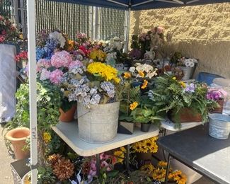 Artificial flowers and plants