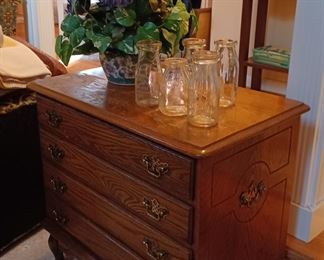 Oak 4 Drawer Side Chest