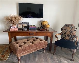 Very fine 18c French country fruitwood with three drawers, beautiful patina Louis XVI table - circa 1790-1800
Royal Antiques , another handsome bench and great chair 