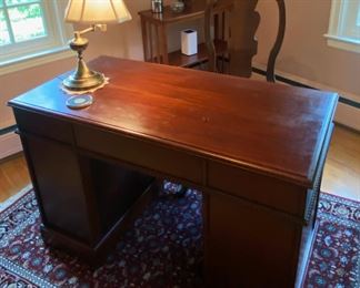 Kneehole Desk / Queen Anne Chair / Desk Lamp 