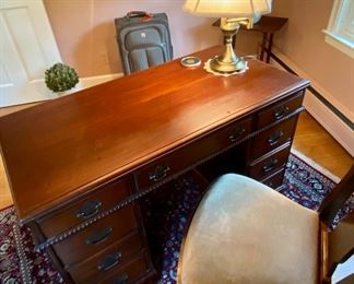 Kneehole desk / Queen Anne Chair / Desk Lamp