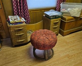 Stool, vtg dresser