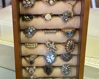 Selection of costume jewelry 