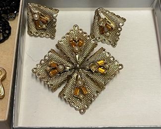 Costume jewelry set