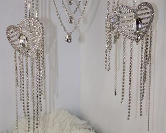 Unique Heart Rhinestoned Design Necklace