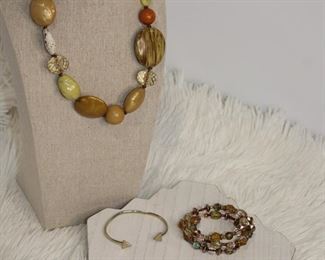 Unique Vintage Yellow Toned Beaded Necklace With Bracelets