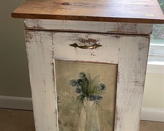 Wooden painted laundry, hamper