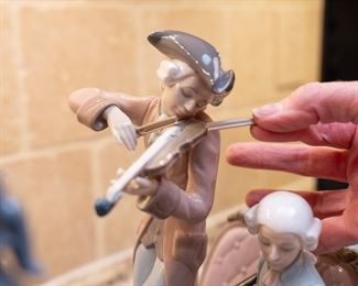 Note this area!  LLADRO VENETIAN SERENADE 1433 PORCELAIN FIGURAL GROUP