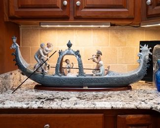 LLADRO VENETIAN SERENADE 1433 PORCELAIN FIGURAL GROUP