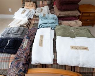 Miscellaneous bedding like new 