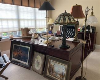 MANY lamps, framed art, area rugs.