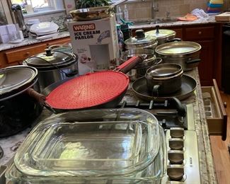 Complete sets of kitchen cookware in excellent condition