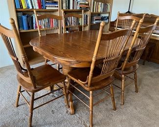 Oak Dining Table w 2 Leaves and 6 Chairs
