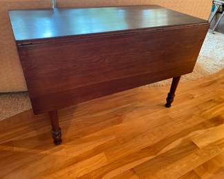 Beautiful antique drop leaf table
