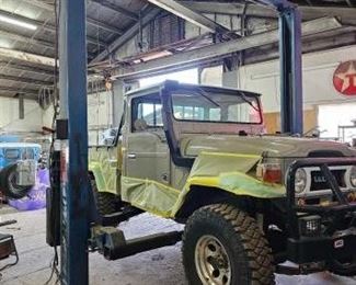 #120 • Benwil 2 Post 9K Lift Operational