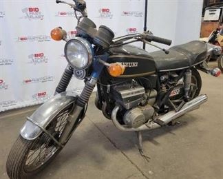 #490 • 1972 Suzuki GT380 Motorcycle Tripple Pipe