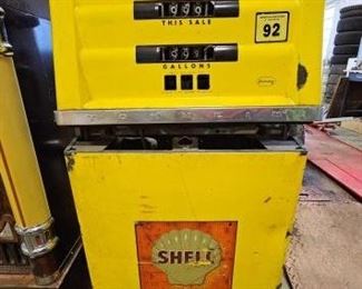 #882 • Vintage Wayne Model 400 Gas Pump