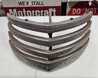 #902 • 1940s Chevrolet Front Grille Piece
