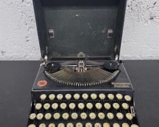 #1092 • Vintage Remington Portable Typewriter