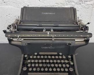 #1094 • Vintage Underwood Typewriter