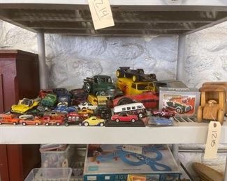 #1218 • Maisto, Matchbox Hot Wheels Playing Mantis (Little Red Wagon.) Toys