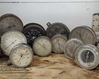 #2030 • 14 Assorted Gauges