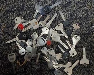 #2530 • Assorted uncut house and vehicle keys , 69 mach 1 lock cylinder and hillman center signs