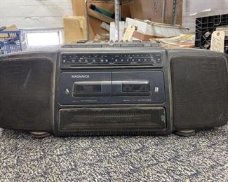 #2552 • Magnavox Turbo Bass Generator Boom Box