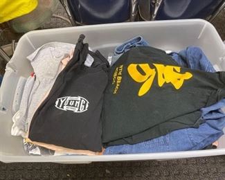 #2808 • 1 Tote of clothes size X-Large