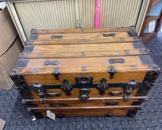 #2906 • Wooden Trunk