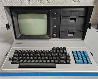 #3624 • Kaypro II Computer, Powers On