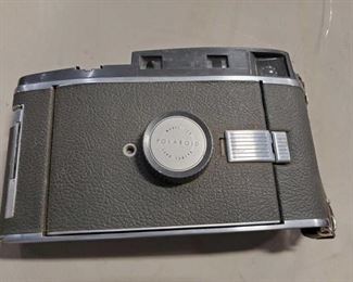 #4006 • Vintage Polaroid Camera Model 150