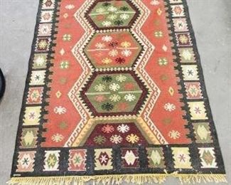 #4020 • Patterned Rug