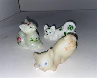 Fenton hand painted cat figurines (3)
