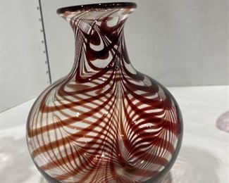 Art Glass swirl vase 8 in tall