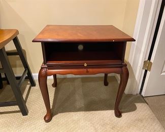 End Cabinet w/Drawer