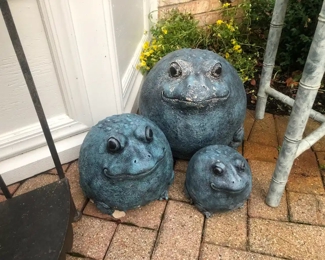 Outdoor Bullfrog Statues