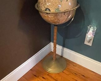 Globe stand 