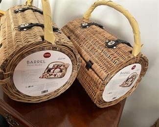 Barrel picnic baskets
