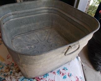 Wash tub