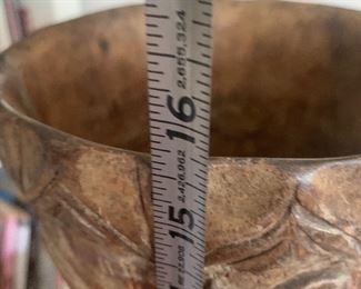 Items with multiple pictures have a price and description on the first picture 