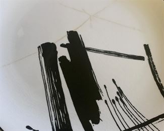 Items with multiple pictures have a price and description on the first picture 