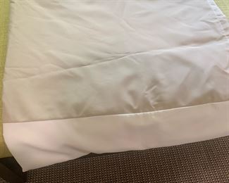 Items with multiple pictures have a price and description on the first picture 