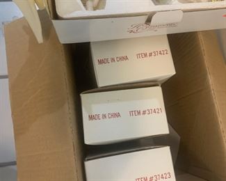 Items with multiple pictures have a price and description on the first picture 