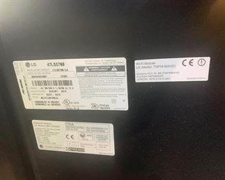 Items with multiple pictures have a price and description on the first picture 