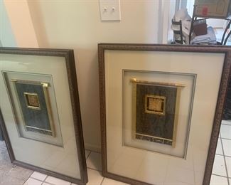 Items with multiple pictures have a price and description on the first picture 