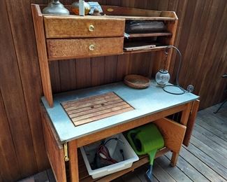 Planters Potting Workstation