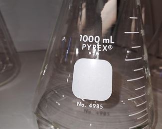Pyrex 1000mL  Glass Flasks