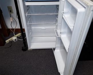 4.1 cu ft.  Refrigerater