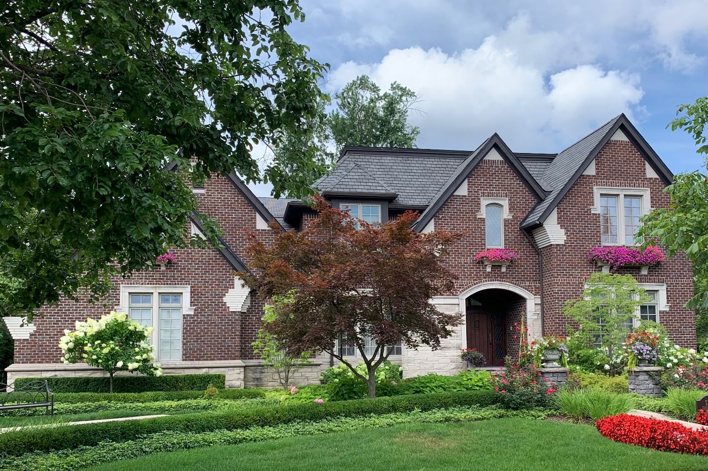 Phenomenal 5500 Square Feet Estate!